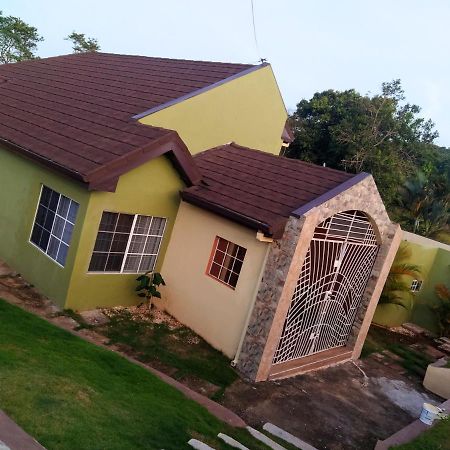 Gables Vacation Rentals With Private Gated Parking Onsite Knockpatrick Екстер'єр фото