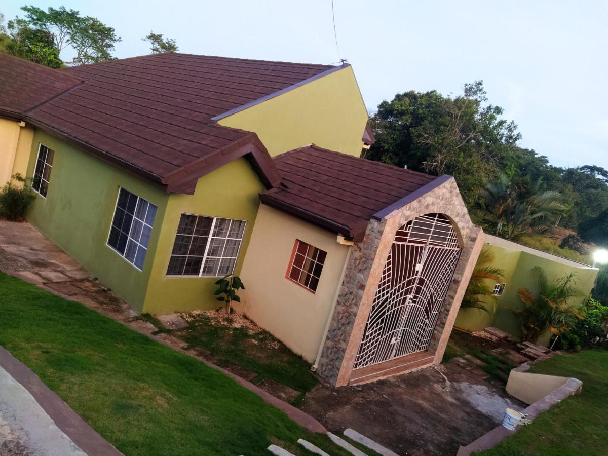 Gables Vacation Rentals With Private Gated Parking Onsite Knockpatrick Екстер'єр фото