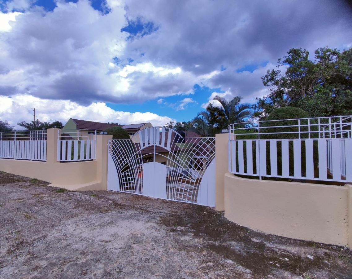 Gables Vacation Rentals With Private Gated Parking Onsite Knockpatrick Екстер'єр фото