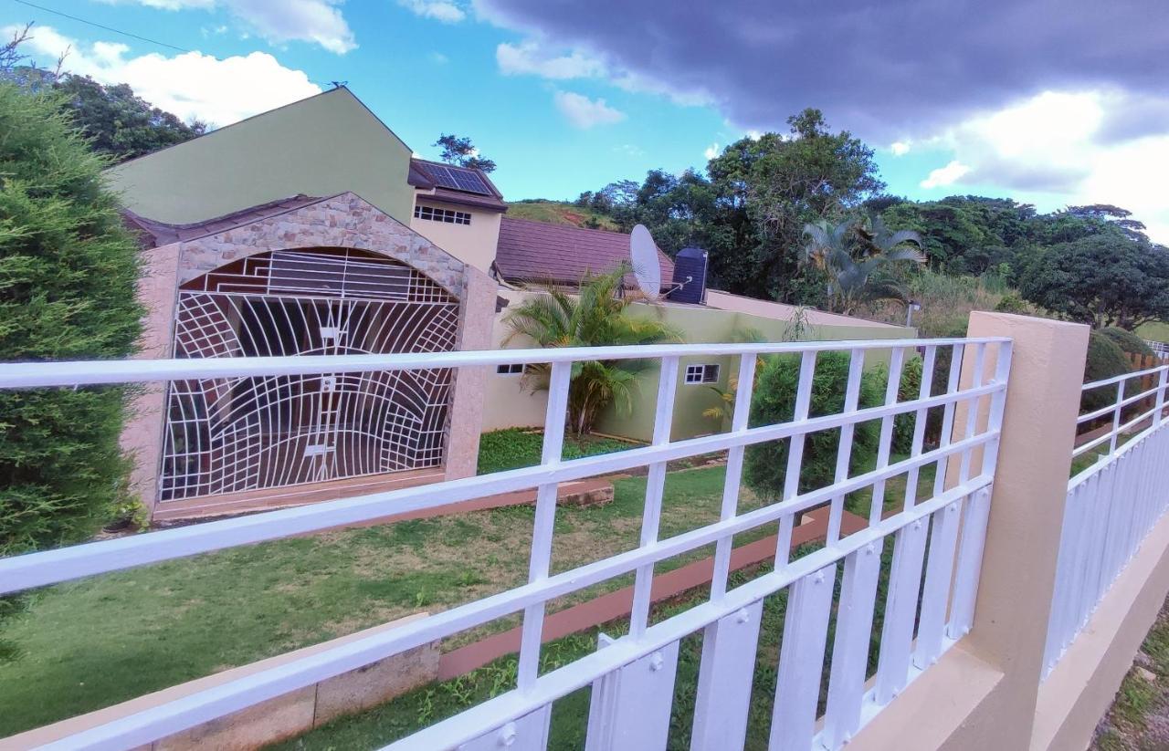 Gables Vacation Rentals With Private Gated Parking Onsite Knockpatrick Екстер'єр фото