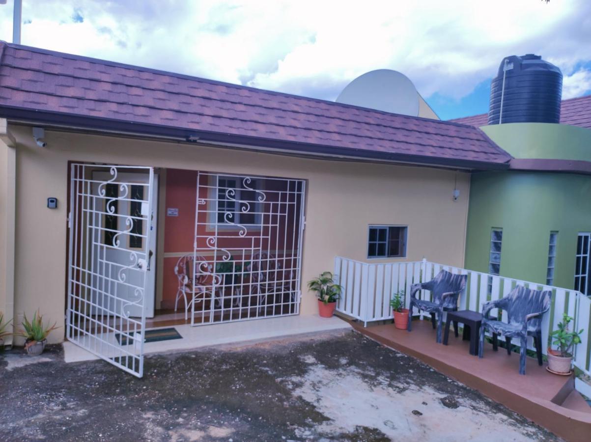 Gables Vacation Rentals With Private Gated Parking Onsite Knockpatrick Екстер'єр фото