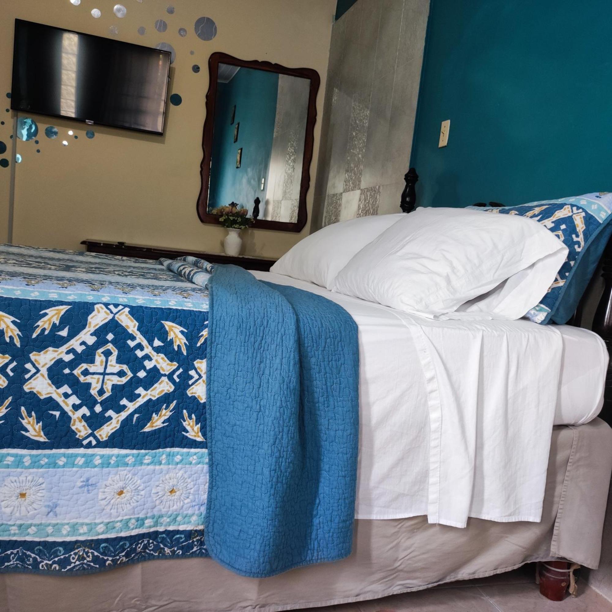 Gables Vacation Rentals With Private Gated Parking Onsite Knockpatrick Екстер'єр фото